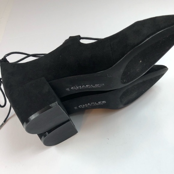 Charles David Winnie Ghillie Pump - Picture 7 of 7